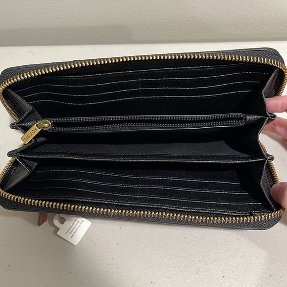 NWOT fossil wallet - Picture 3 of 4